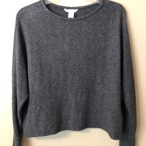 gray short sweater
